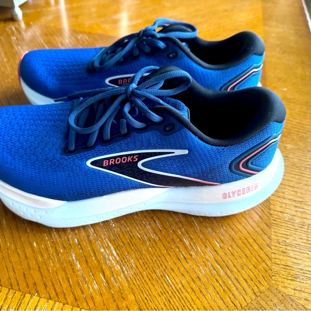 Brooks Glycerin 21 Blue/Orange Women, 
8 M, NWOT. Ultra comfort!